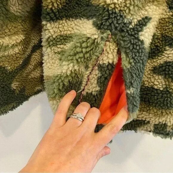 J. Crew fleece Sherpa Snap Collar pullover sweatshirt womens size medium Camo - Picture 9 of 10